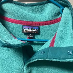 Patagonia pullover in excellent condition worn only a few times.